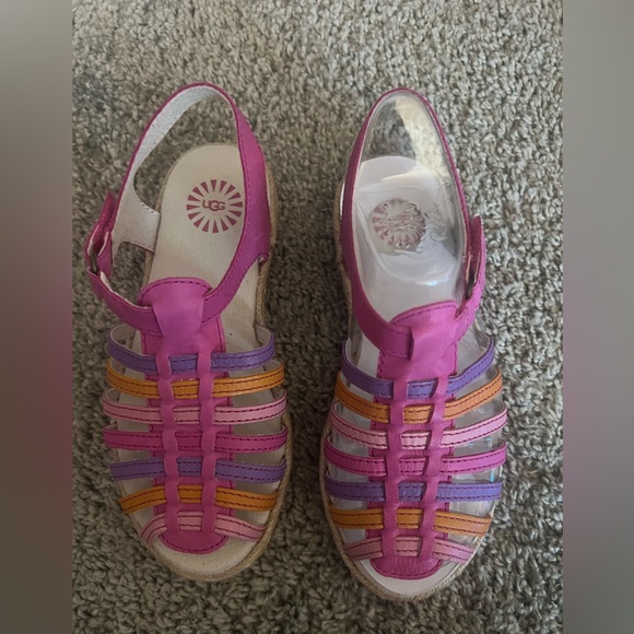 New UGG sandal for toddle girl. NWT and box never worn. - Picture 4 of 5